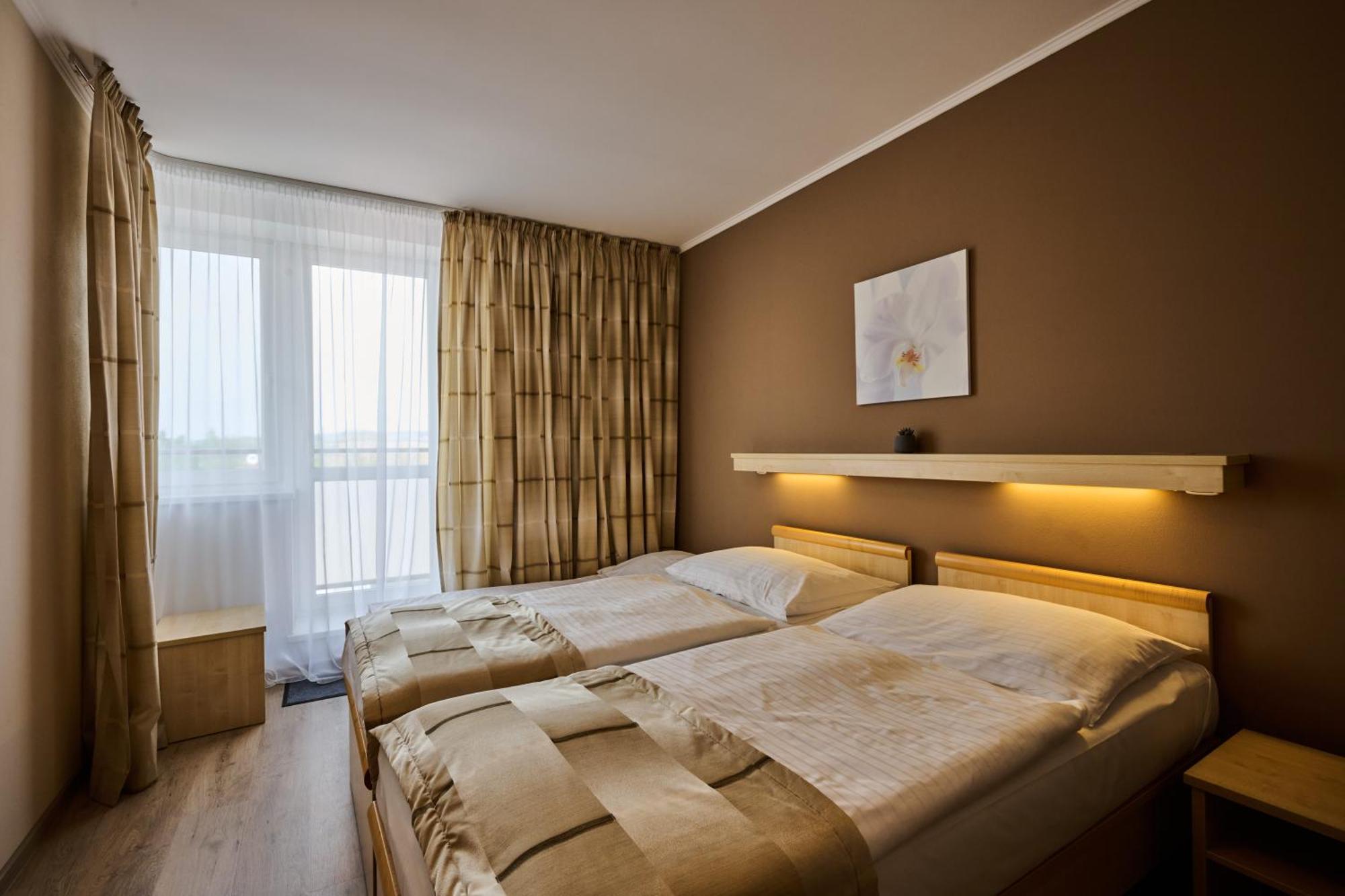Hotel Akademie Chocerady Zewnętrze zdjęcie