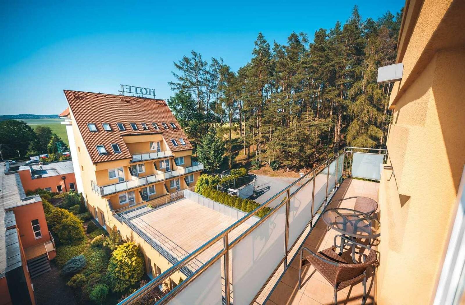 Hotel Akademie Chocerady Zewnętrze zdjęcie