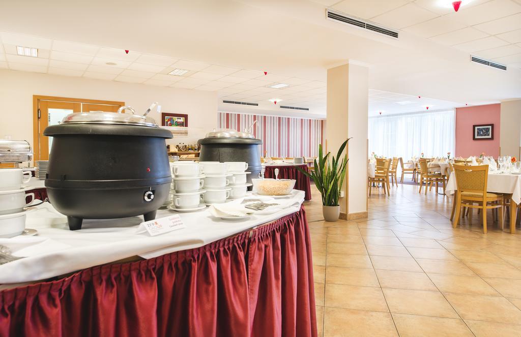 Hotel Akademie Chocerady Zewnętrze zdjęcie