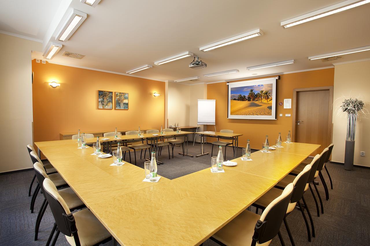 Hotel Akademie Chocerady Zewnętrze zdjęcie