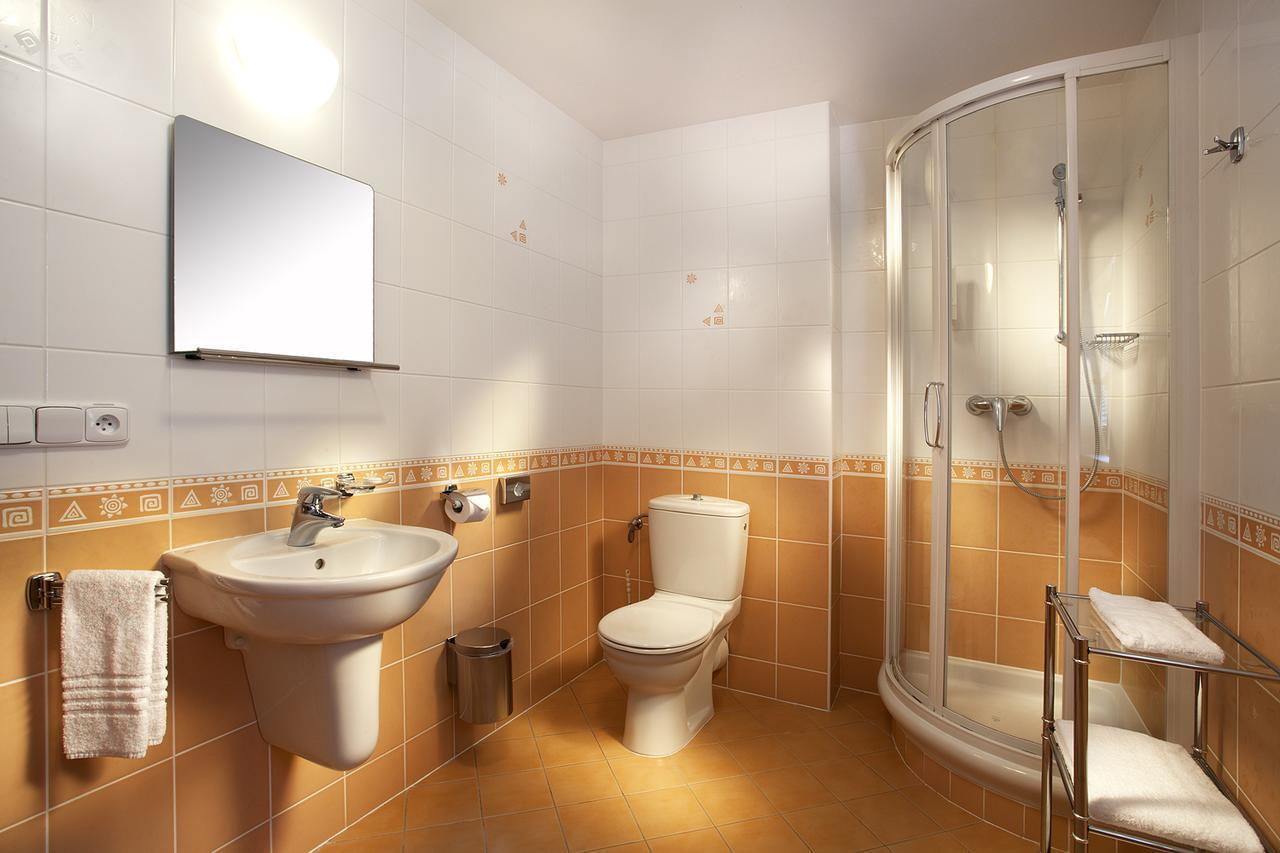Hotel Akademie Chocerady Zewnętrze zdjęcie
