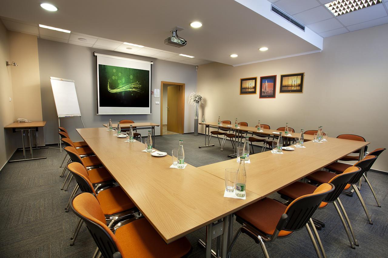 Hotel Akademie Chocerady Zewnętrze zdjęcie