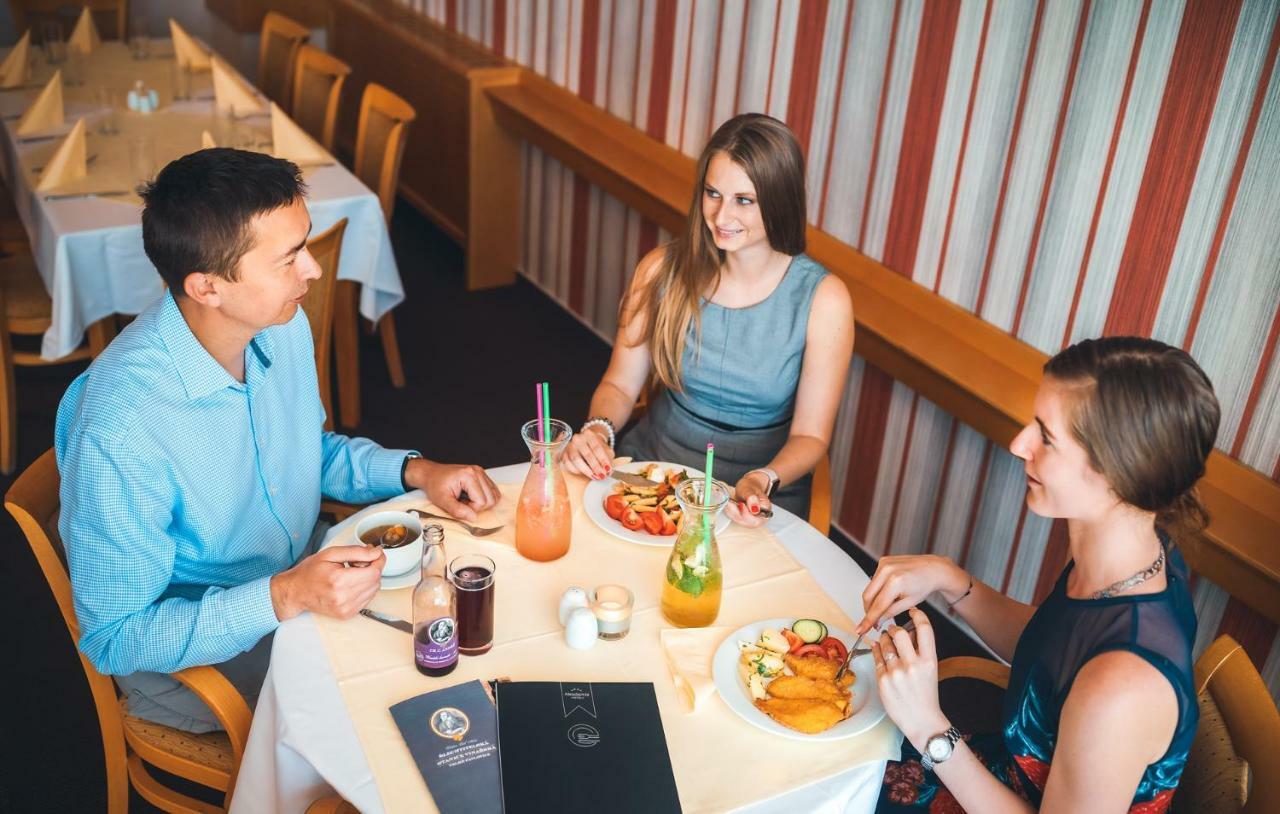 Hotel Akademie Chocerady Zewnętrze zdjęcie